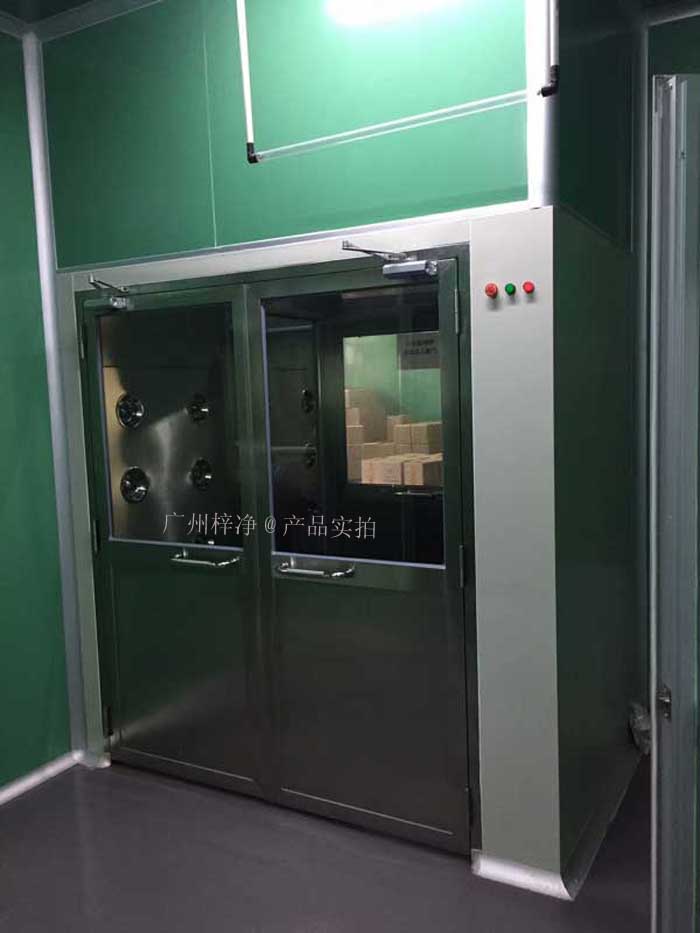 風淋室（又名空氣浴塵室、風淋房、風淋門、空氣吹淋室、AIR SHOWER，風淋設備，風淋機之類）