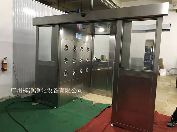 貨淋室是人員和貨物進入潔凈室所必需的通道，它可以減少貨物進出潔凈室所帶來的污染問題。