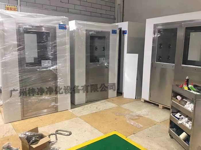 風淋室作為一種重要的凈化設備，廣泛應用于無塵室、電子、制藥等行業。