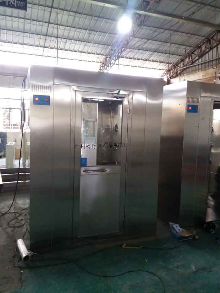 風淋室應配備高效過濾器，確保過濾效率達到行業要求。