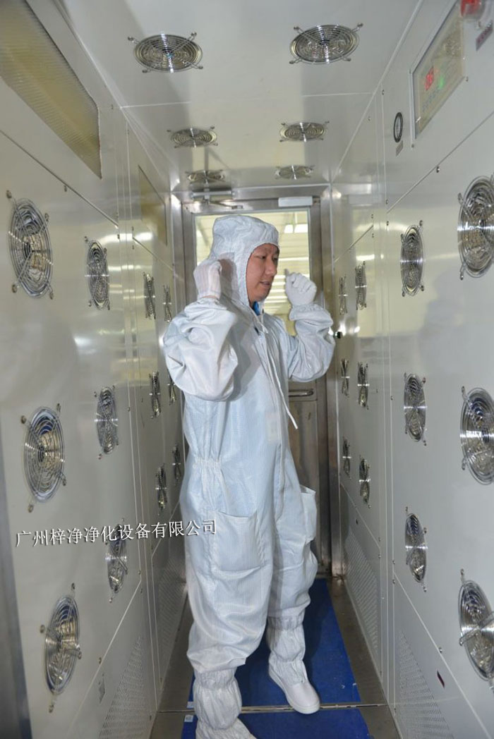 正確操作風淋室對于保障工作人員健康、維持生產環境的潔凈度至關重要。