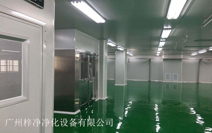 風淋室安裝在潔凈室入口是確保潔凈室、提高工作效率和保障人員安全的重要措施。