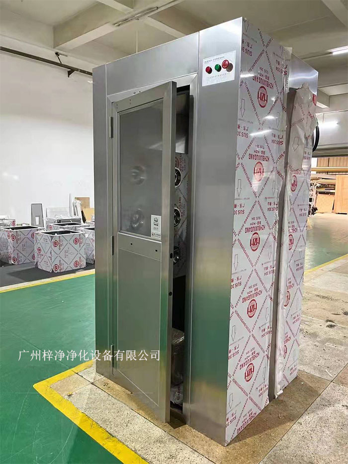 風淋室是潔凈廠房和裝配式潔凈室作為提供高潔凈度工作環境的場所