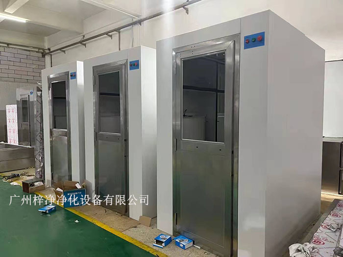 風淋室作為潔凈室的人身凈化裝置，對于維持潔凈室的潔凈度至關重要。